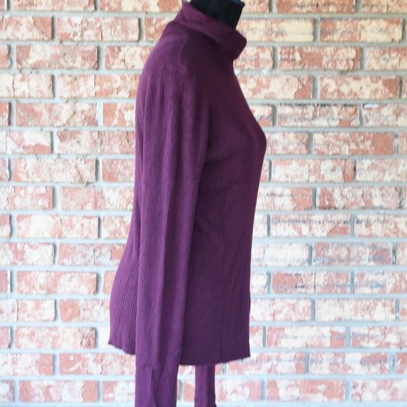 14TH & Union Burgundy Top - Picture 3 of 7